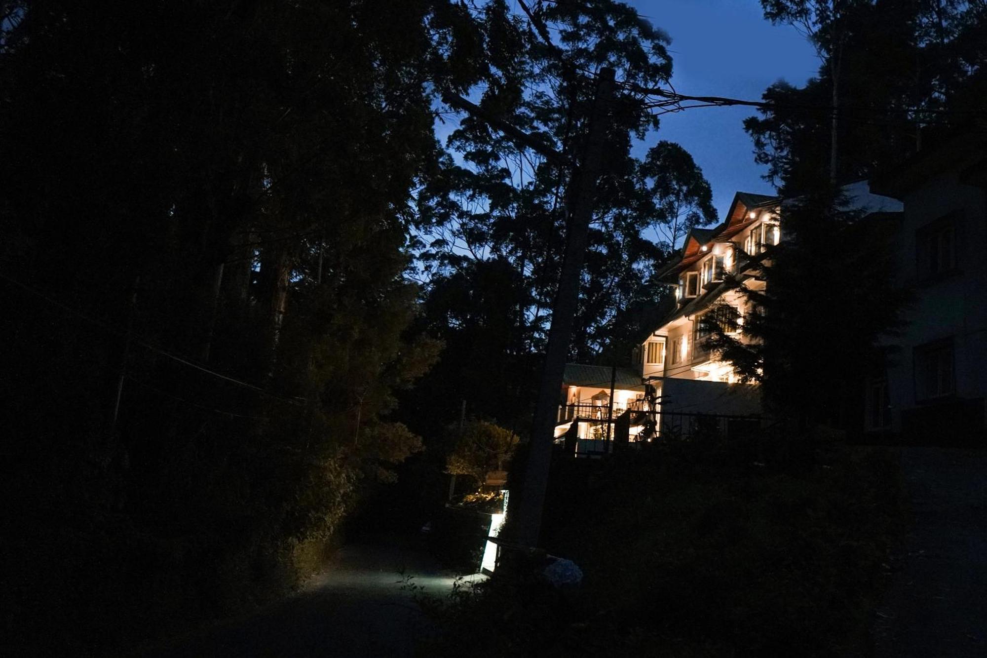 Отель Blue Moon Residency Нувара-Элия Экстерьер фото